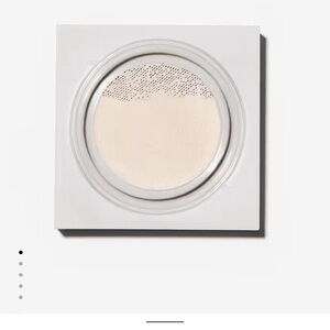 BNIB Refy Skin Finish Water based pore blurring powder shade 01